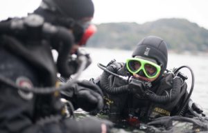 リブリーザー潜水士