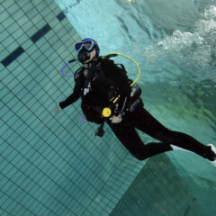 プールダイビング