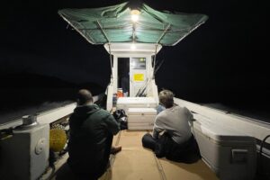 夜明け前の出航